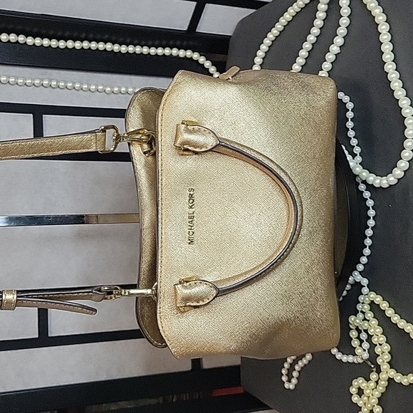 Michael Kors Metallic Golden Savannah Small Satchel with 🆕️MK Dust Bag - Picture 6 of 17